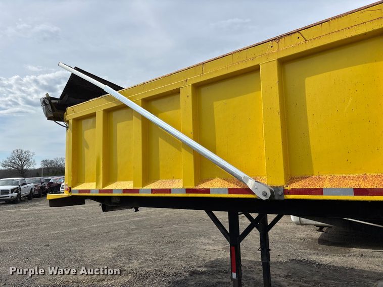 image for item YA2643 1997 Hilbilt end dump trailer