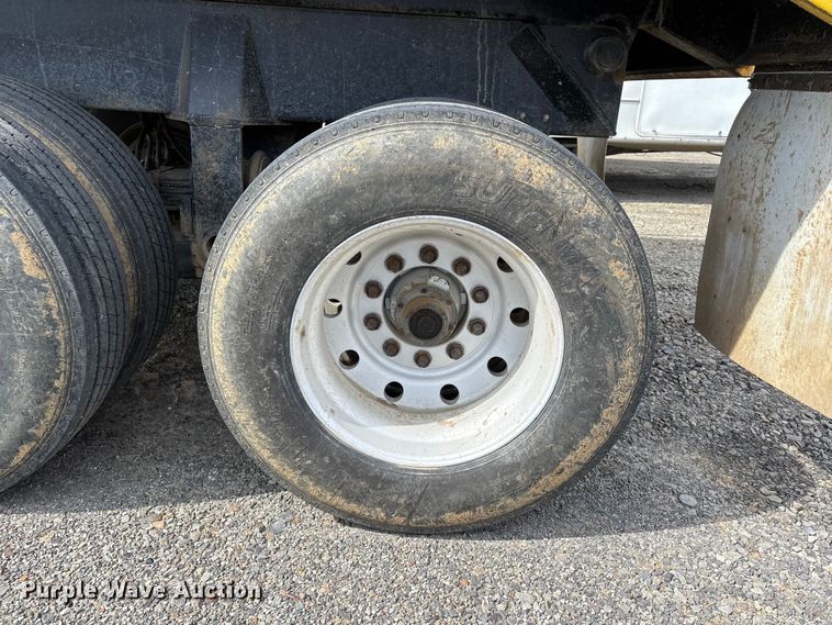 image for item YA2643 1997 Hilbilt end dump trailer