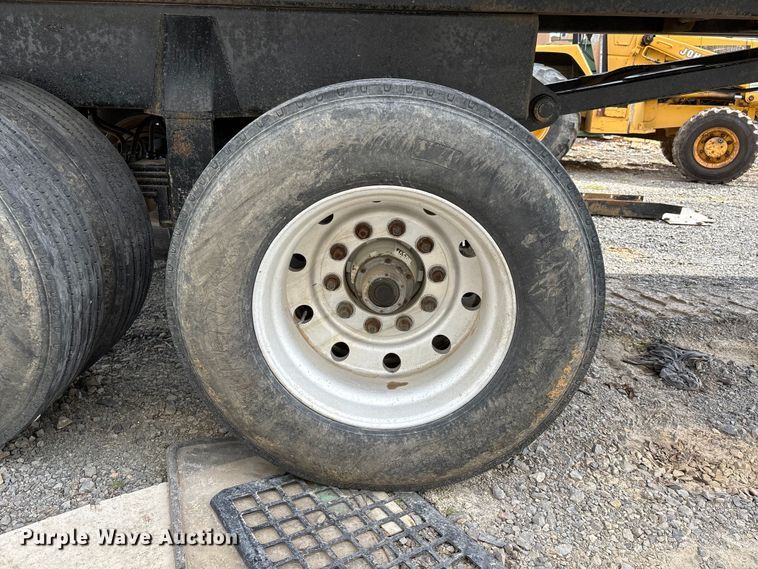 image for item YA2643 1997 Hilbilt end dump trailer