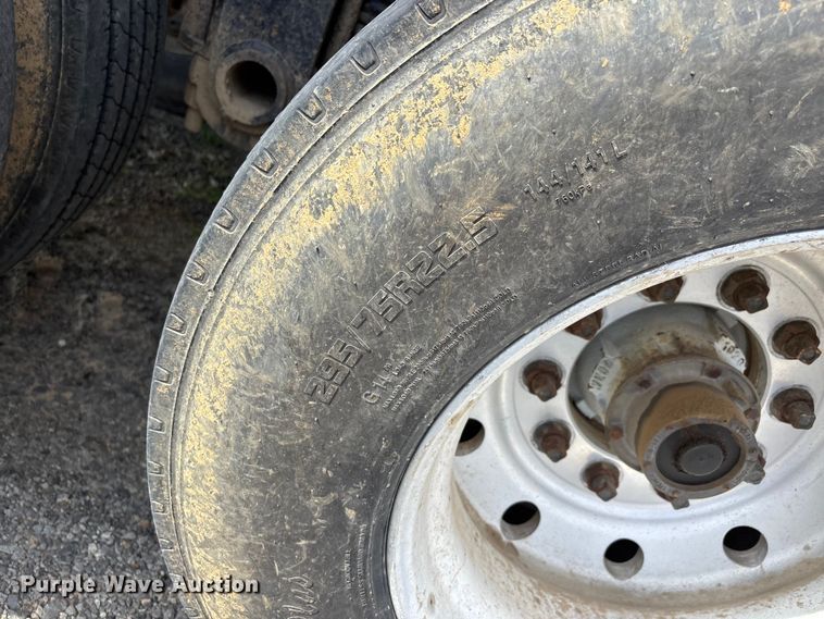 image for item YA2643 1997 Hilbilt end dump trailer