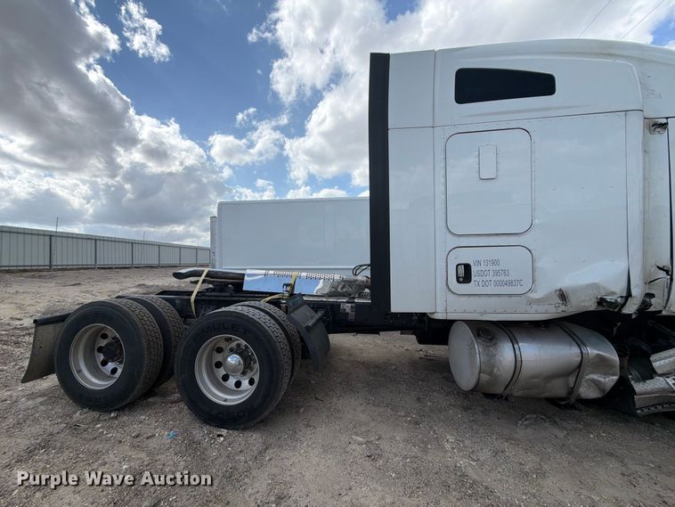 image for item YA2741 2022 Kenworth T880 semi truck