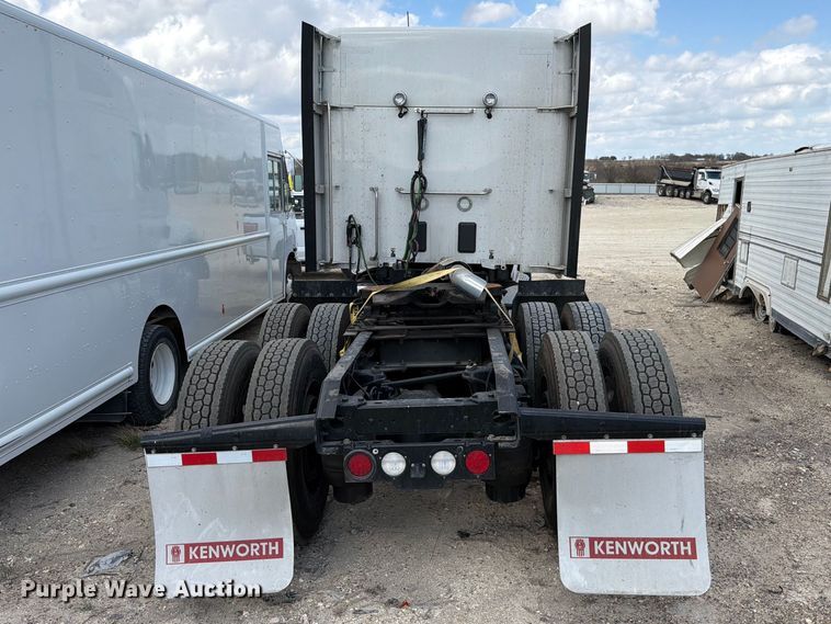 image for item YA2741 2022 Kenworth T880 semi truck