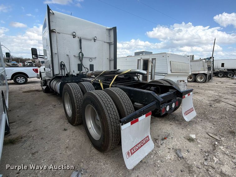 image for item YA2741 2022 Kenworth T880 semi truck