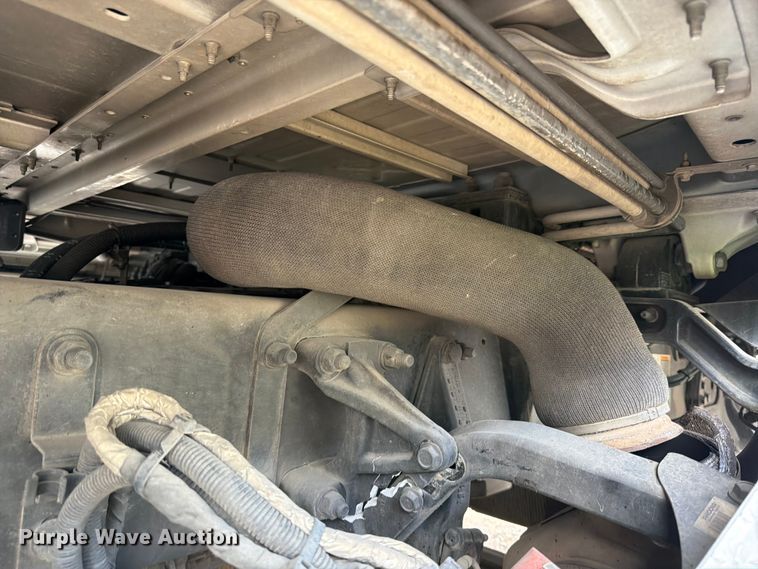 image for item YA2741 2022 Kenworth T880 semi truck