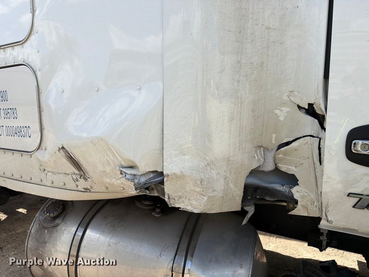 image for item YA2741 2022 Kenworth T880 semi truck