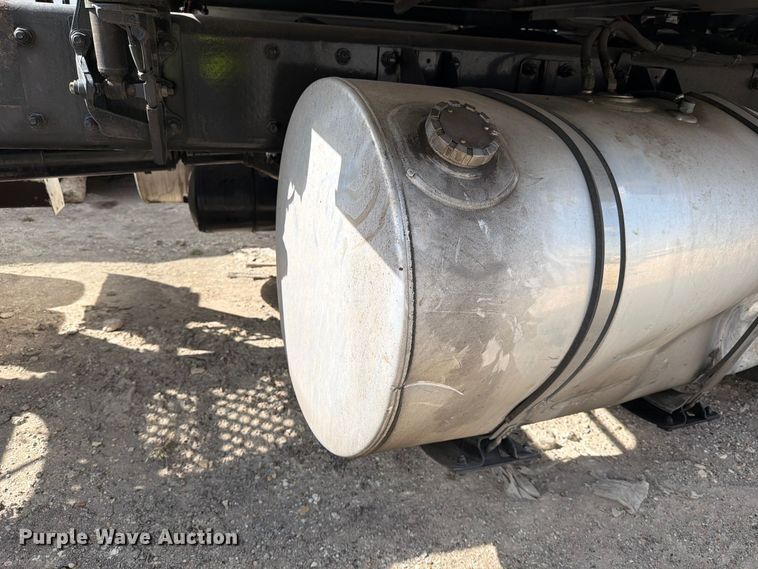 image for item YA2741 2022 Kenworth T880 semi truck