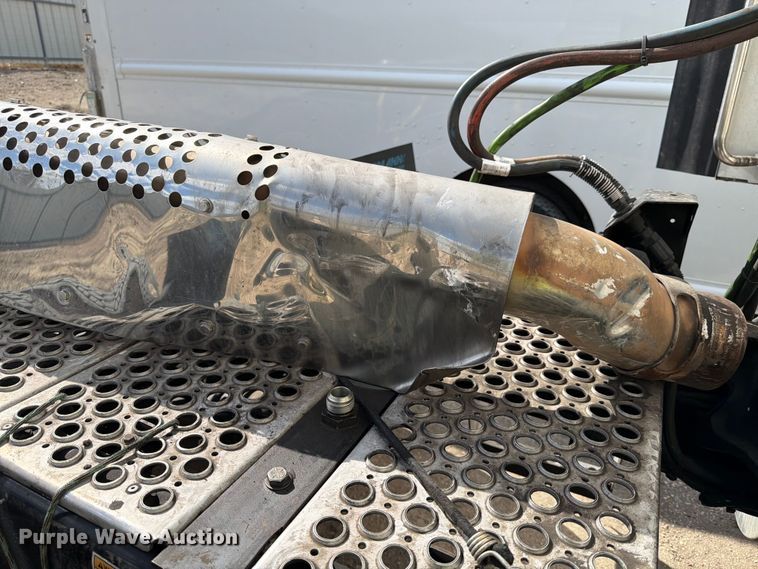 image for item YA2741 2022 Kenworth T880 semi truck