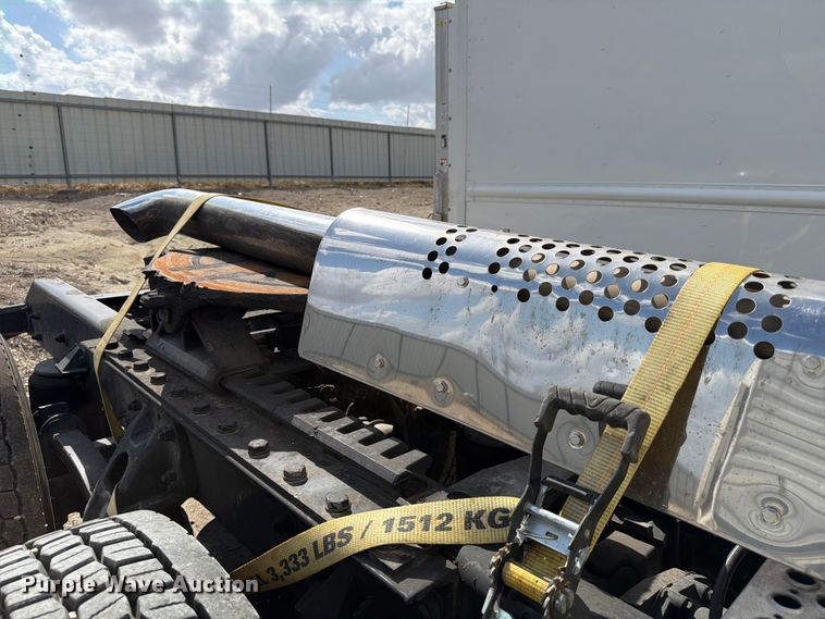 image for item YA2741 2022 Kenworth T880 semi truck