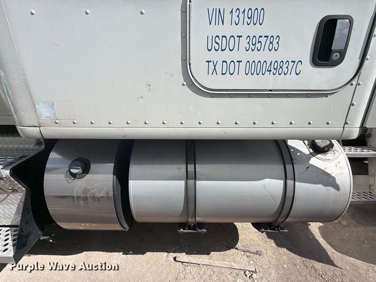 image for item YA2741 2022 Kenworth T880 semi truck