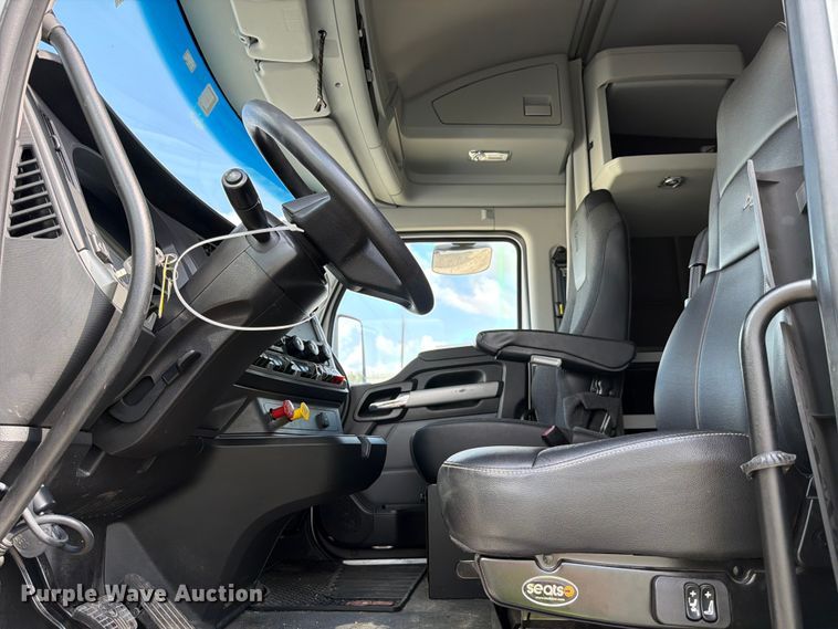 image for item YA2741 2022 Kenworth T880 semi truck