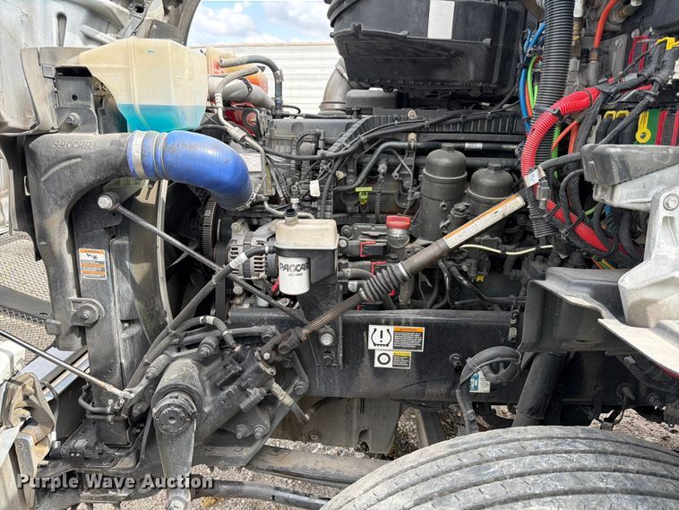 image for item YA2741 2022 Kenworth T880 semi truck