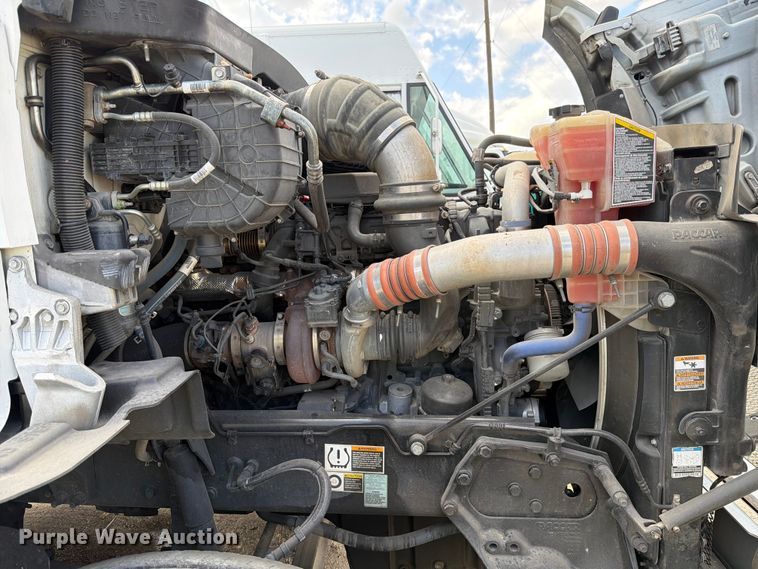image for item YA2741 2022 Kenworth T880 semi truck