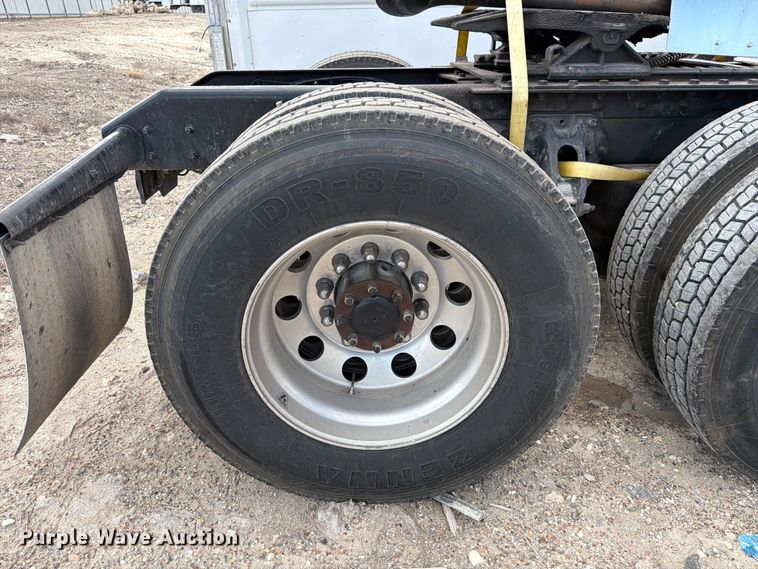 image for item YA2741 2022 Kenworth T880 semi truck