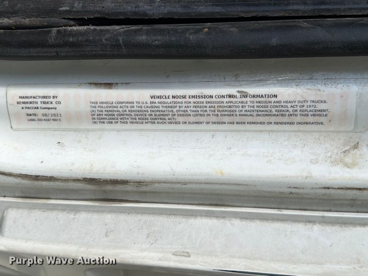 image for item YA2741 2022 Kenworth T880 semi truck