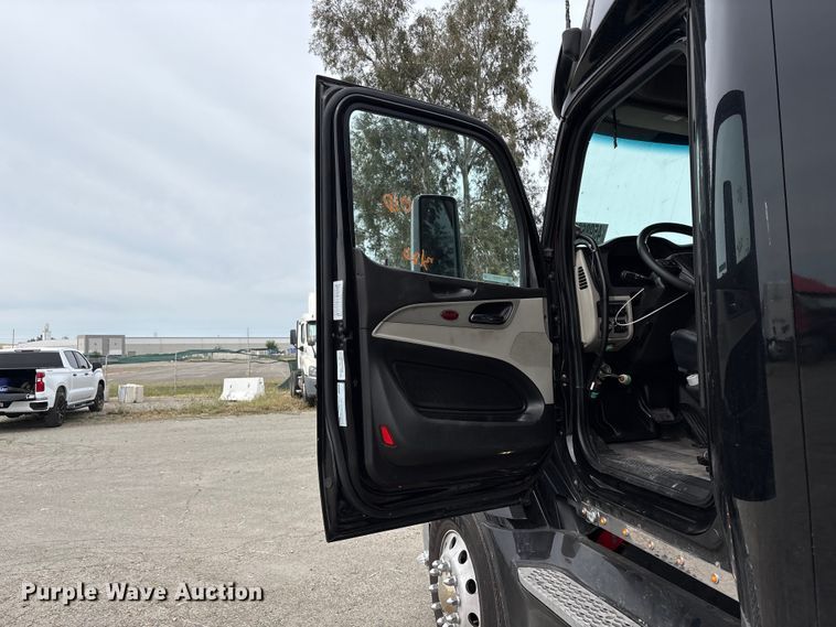 image for item YA2804 2023 Peterbilt 579 semi truck