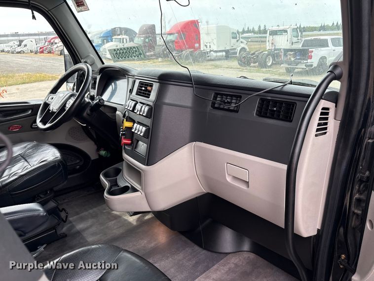 image for item YA2804 2023 Peterbilt 579 semi truck