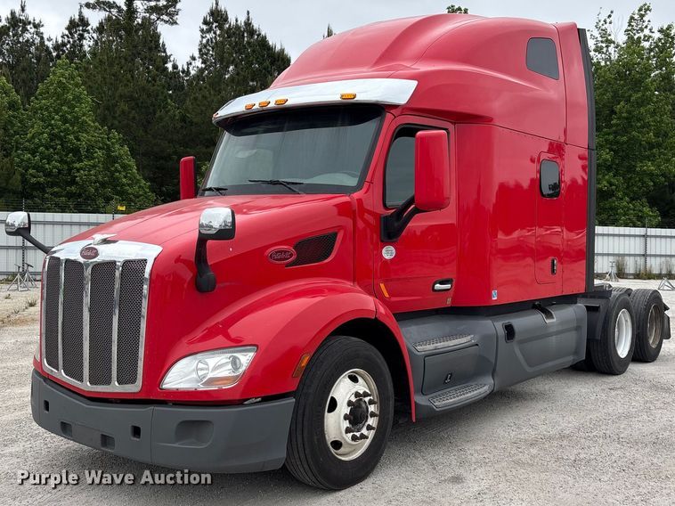 image for item YA2954 2020 Peterbilt 579 semi truck