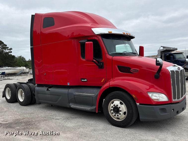 image for item YA2954 2020 Peterbilt 579 semi truck