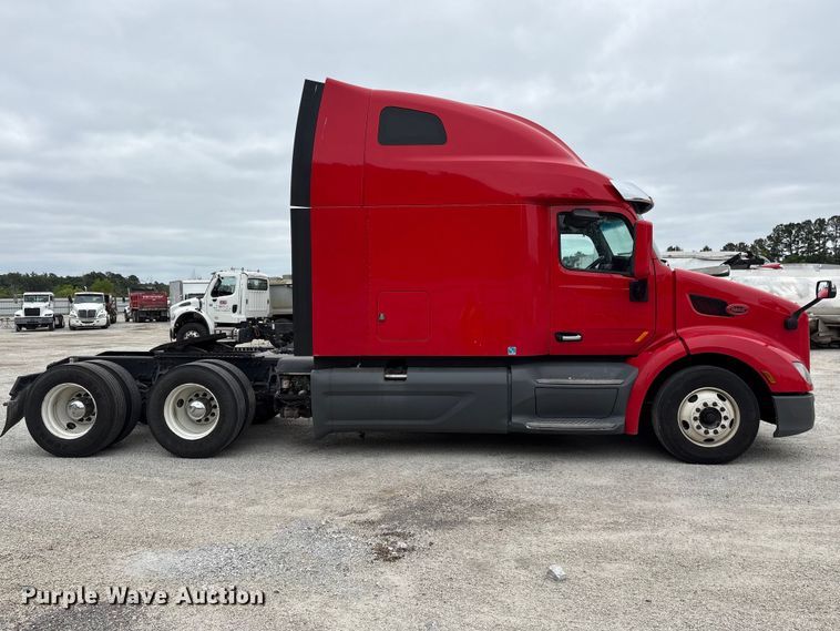 image for item YA2954 2020 Peterbilt 579 semi truck