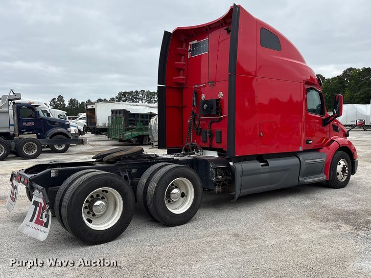 image for item YA2954 2020 Peterbilt 579 semi truck
