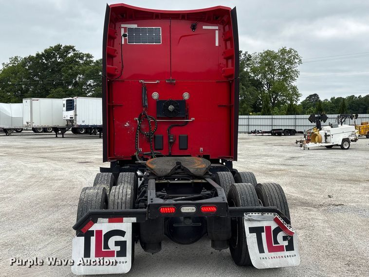 image for item YA2954 2020 Peterbilt 579 semi truck