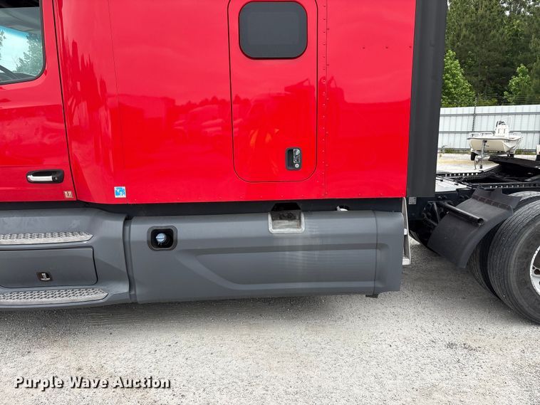 image for item YA2954 2020 Peterbilt 579 semi truck