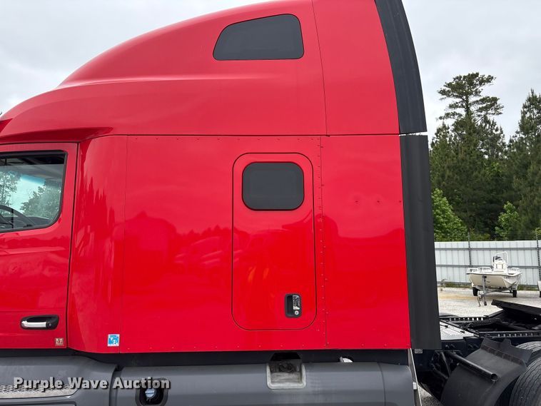image for item YA2954 2020 Peterbilt 579 semi truck