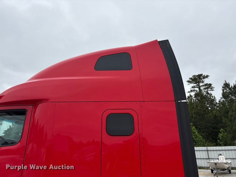 image for item YA2954 2020 Peterbilt 579 semi truck