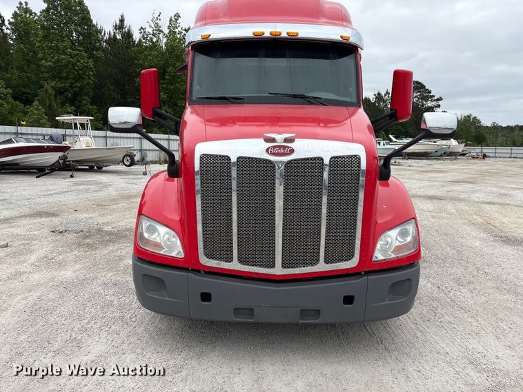 image for item YA2954 2020 Peterbilt 579 semi truck