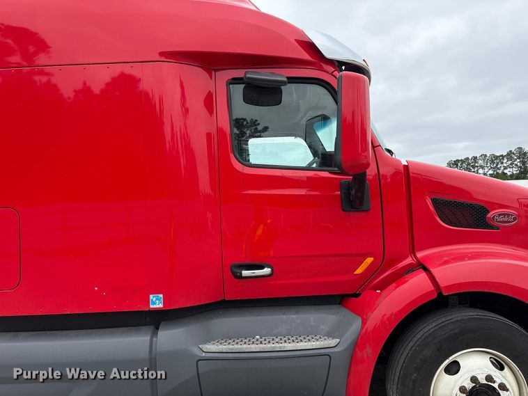 image for item YA2954 2020 Peterbilt 579 semi truck