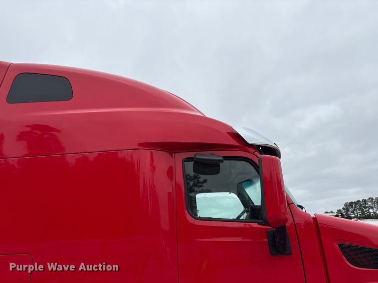 image for item YA2954 2020 Peterbilt 579 semi truck