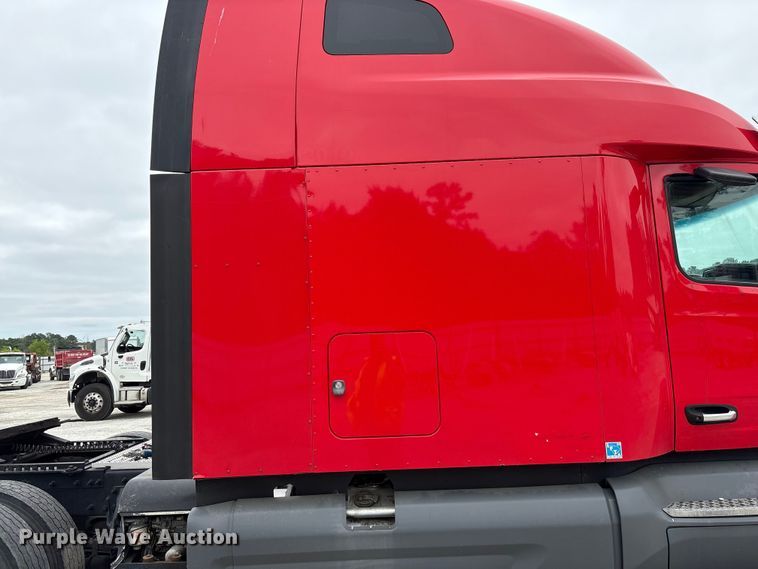 image for item YA2954 2020 Peterbilt 579 semi truck