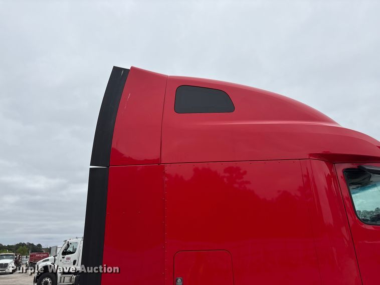 image for item YA2954 2020 Peterbilt 579 semi truck