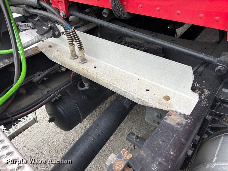 image for item YA2954 2020 Peterbilt 579 semi truck