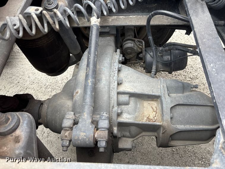 image for item YA2954 2020 Peterbilt 579 semi truck