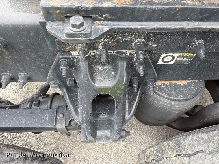 image for item YA2954 2020 Peterbilt 579 semi truck