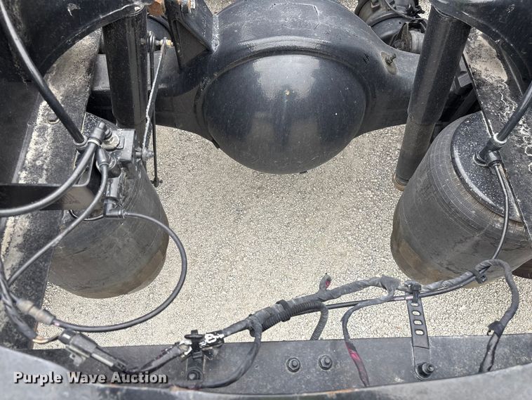 image for item YA2954 2020 Peterbilt 579 semi truck