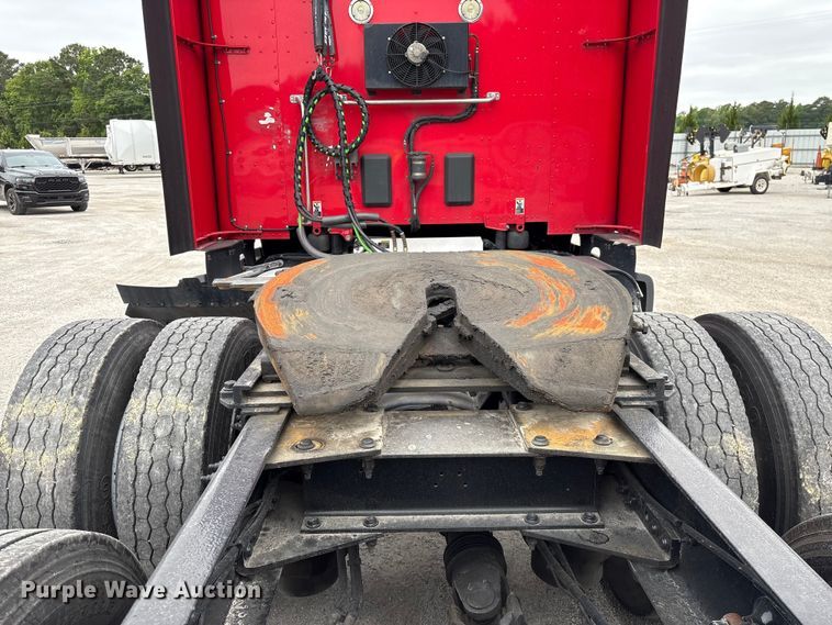 image for item YA2954 2020 Peterbilt 579 semi truck