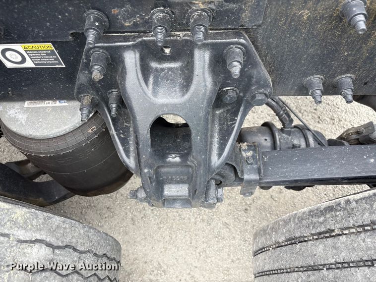 image for item YA2954 2020 Peterbilt 579 semi truck