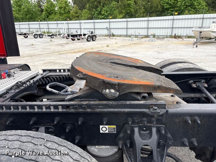 image for item YA2954 2020 Peterbilt 579 semi truck
