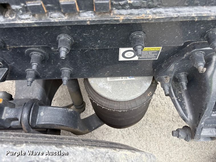 image for item YA2954 2020 Peterbilt 579 semi truck
