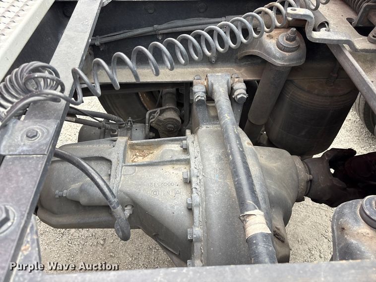 image for item YA2954 2020 Peterbilt 579 semi truck