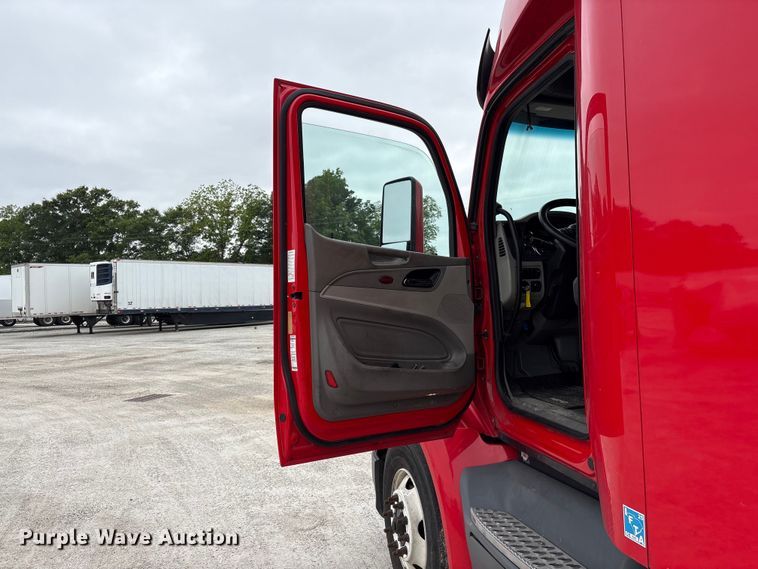 image for item YA2954 2020 Peterbilt 579 semi truck