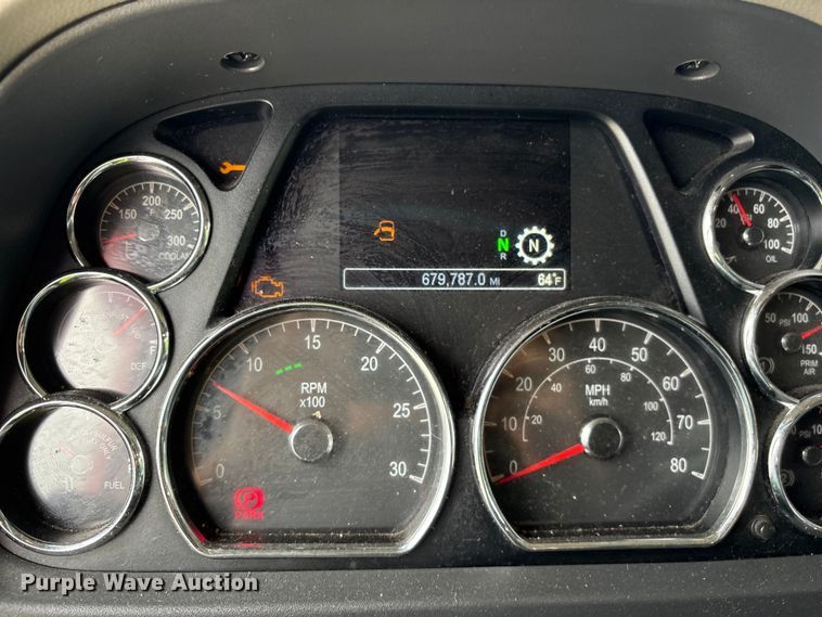 image for item YA2954 2020 Peterbilt 579 semi truck