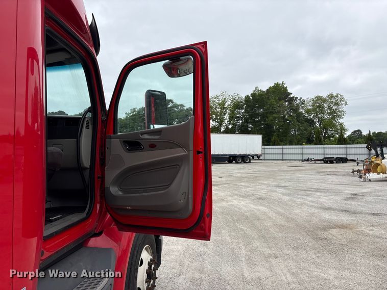 image for item YA2954 2020 Peterbilt 579 semi truck
