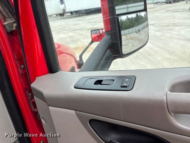 image for item YA2954 2020 Peterbilt 579 semi truck