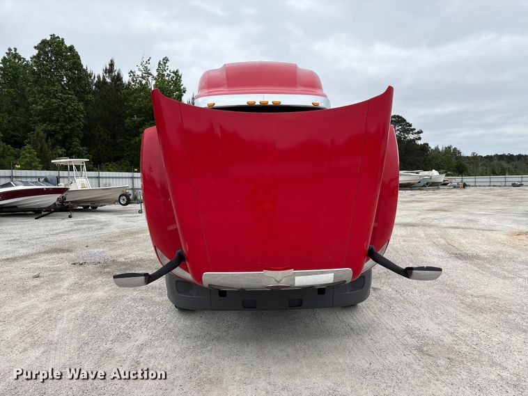 image for item YA2954 2020 Peterbilt 579 semi truck
