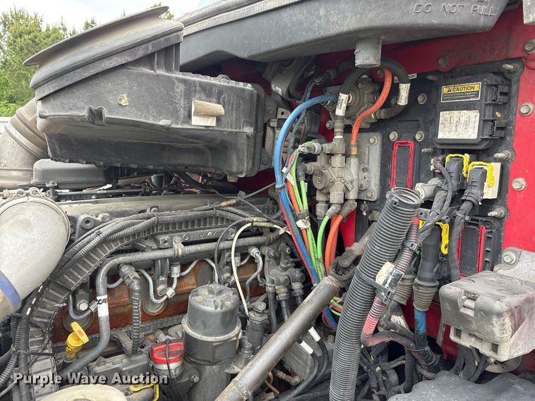 image for item YA2954 2020 Peterbilt 579 semi truck