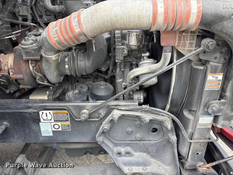image for item YA2954 2020 Peterbilt 579 semi truck