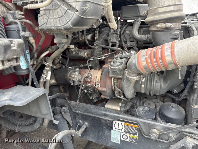 image for item YA2954 2020 Peterbilt 579 semi truck